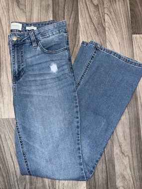 Blue distressing jeans